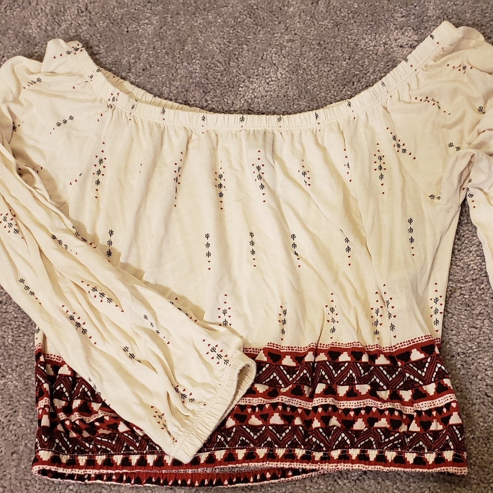 Crop top, long sleeve.
